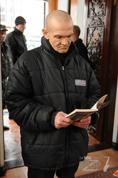 В Харьковской колонии заключенный принял обряд крещения