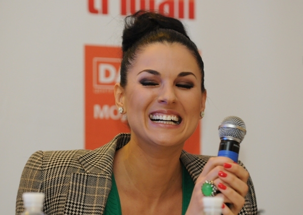 Орыс лесбиянкаларының есегін жалап көріңдер.