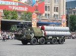 Солдаты, танки и ракеты… А также костюмированное дефиле на площади Свободы в честь дня Победы