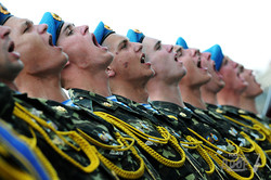 В Харькове прошел военный парад