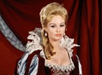 В Харькове Милен Демонжо подарили ее кукольную копию