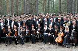 Оркестр филармонии сыграл на учебном полигоне МЧС