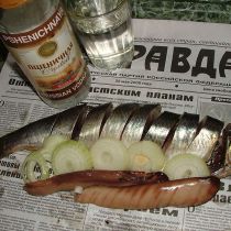 водка газета селедка