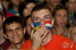 Харьковская фан-зона: матч Голландия - Португалия