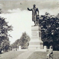 памятник каразину