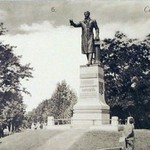 памятник каразину