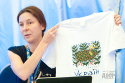 Футбольной атрибутике иностранцы предпочли сувениры с украинской символикой