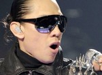 Taboo дал двухчасовой концерт, подарил мячи и решил конфликт