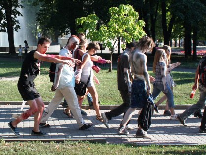 Зомби устроили шествие по центру Харькова