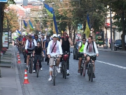 Центр города заполонят велосипедисты в вышиванках