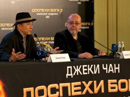 Джеки Чан дважды удостоен сертификатами Книги рекордов Гиннесса