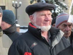 По площади Свободы прогулялось чучело жадного рыболова с дубинкой