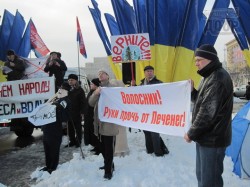 По площади Свободы прогулялось чучело жадного рыболова с дубинкой