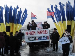 По площади Свободы прогулялось чучело жадного рыболова с дубинкой