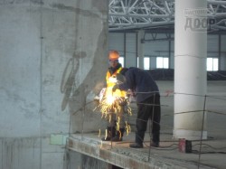 Виктор Янукович на экскурсии в харьковском аэропорту