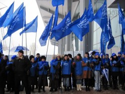 Виктор Янукович на экскурсии в харьковском аэропорту