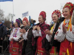 Виктор Янукович и Таисия Повалий в Чугуеве