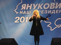 Виктор Янукович и Таисия Повалий в Чугуеве