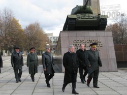 Виктор Янукович посетил завод имени Малышева