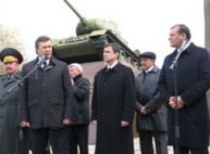 Виктор Янукович посетил завод имени Малышева