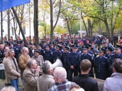 Милиция vs националисты в Молодежном парке Харькова