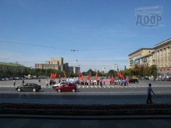 Под окнами облсовета потребовали прекратить применение психотропного оружия