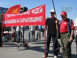 Под окнами облсовета потребовали прекратить применение психотропного оружия