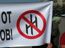 Под окнами облсовета потребовали прекратить применение психотропного оружия