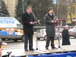 Тимошенко, продай доллары по 5.50, а то шкуру спустим!
