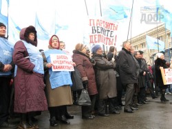 Тимошенко, продай доллары по 5.50, а то шкуру спустим!