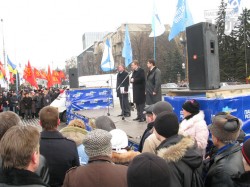 Тимошенко, продай доллары по 5.50, а то шкуру спустим!