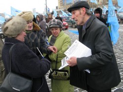 Тимошенко, продай доллары по 5.50, а то шкуру спустим!