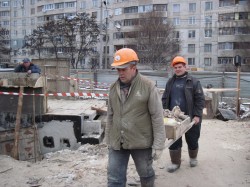 На станции метро «Алексеевская» уже укладывают пол