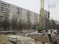 На станции метро «Алексеевская» уже укладывают пол