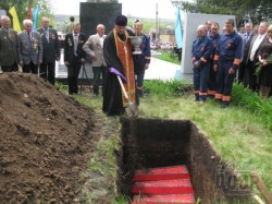 Перезахоронение останков воинов времен Великой Отечественной войны в Старом Мерчике