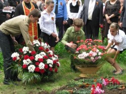 Перезахоронение останков воинов времен Великой Отечественной войны в Старом Мерчике