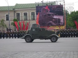 Как проходил военный парад на площади Свободы