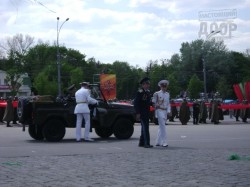 Как проходил военный парад на площади Свободы