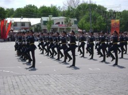 Как проходил военный парад на площади Свободы