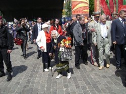 Как проходил военный парад на площади Свободы
