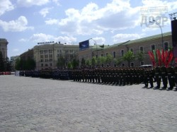 Как проходил военный парад на площади Свободы
