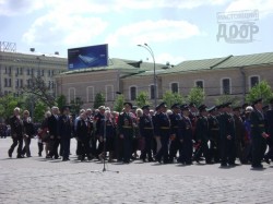 Как проходил военный парад на площади Свободы