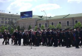 Как проходил военный парад на площади Свободы