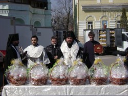 Как Онуфрий освятил десять тысяч пасхальных куличей