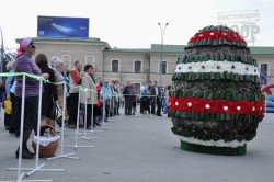 Харьков встретил Пасху цветочными яйцами и церковным хором