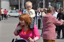 Харьков встретил Пасху цветочными яйцами и церковным хором