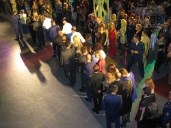 Офицерский бал в Харькове: начальника гарнизона посадили на коня и пообещали бал на площади Свободы