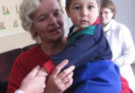 Обделенных вниманием малышей поздравили со Святым Николаем