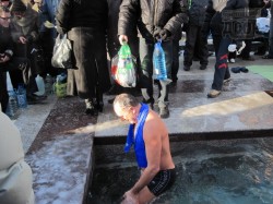 Как Михаил Добкин прыгнул в ледяную воду и чем потом грелся