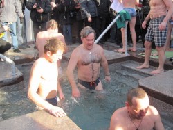 Как Михаил Добкин прыгнул в ледяную воду и чем потом грелся